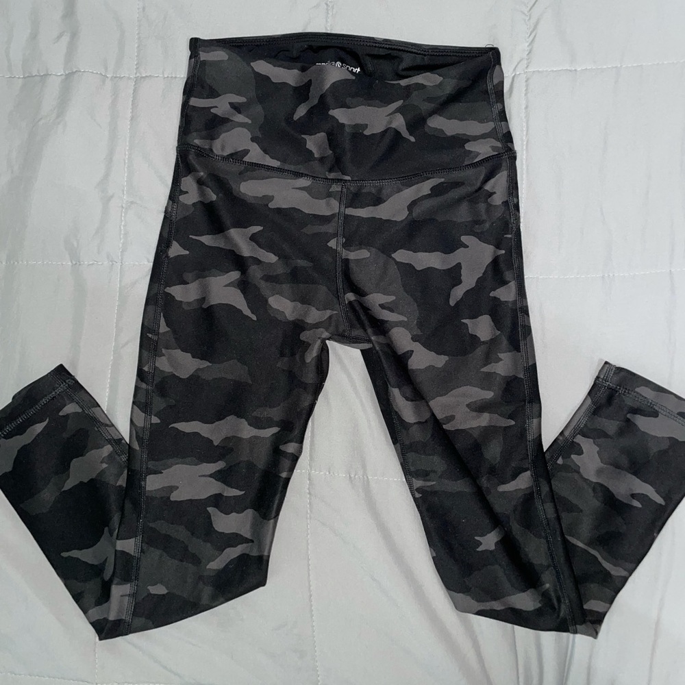 Cute grey and black camo leggings!
